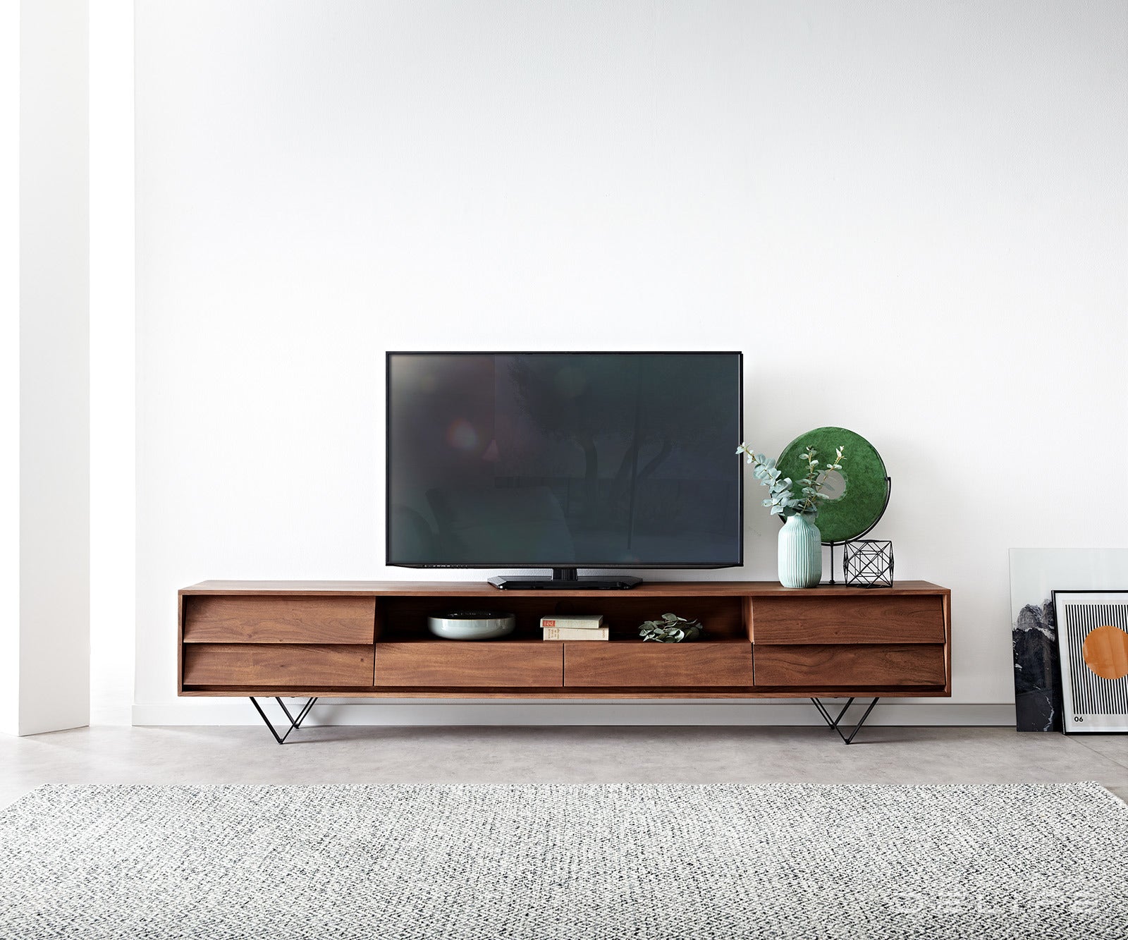 TV komoda Eloi 240x33cm, Materijal: Bagrem